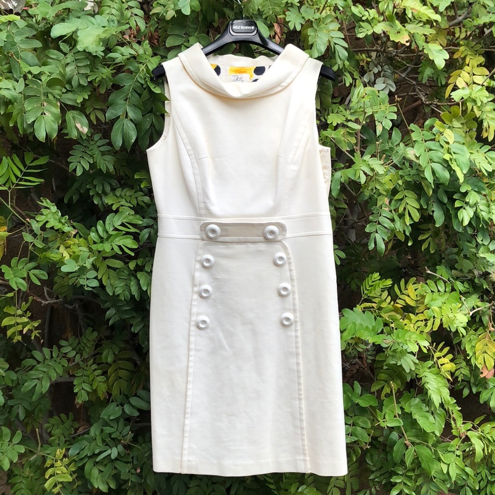 A timeless classic, imagine Jackie O in this dress